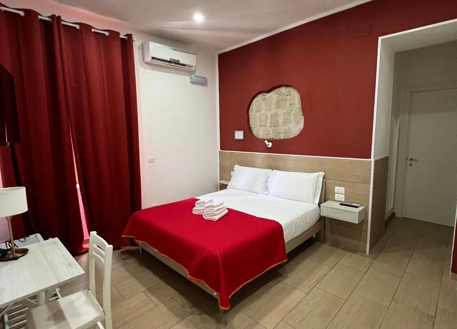 B&B Napoli Central Gate 2*,