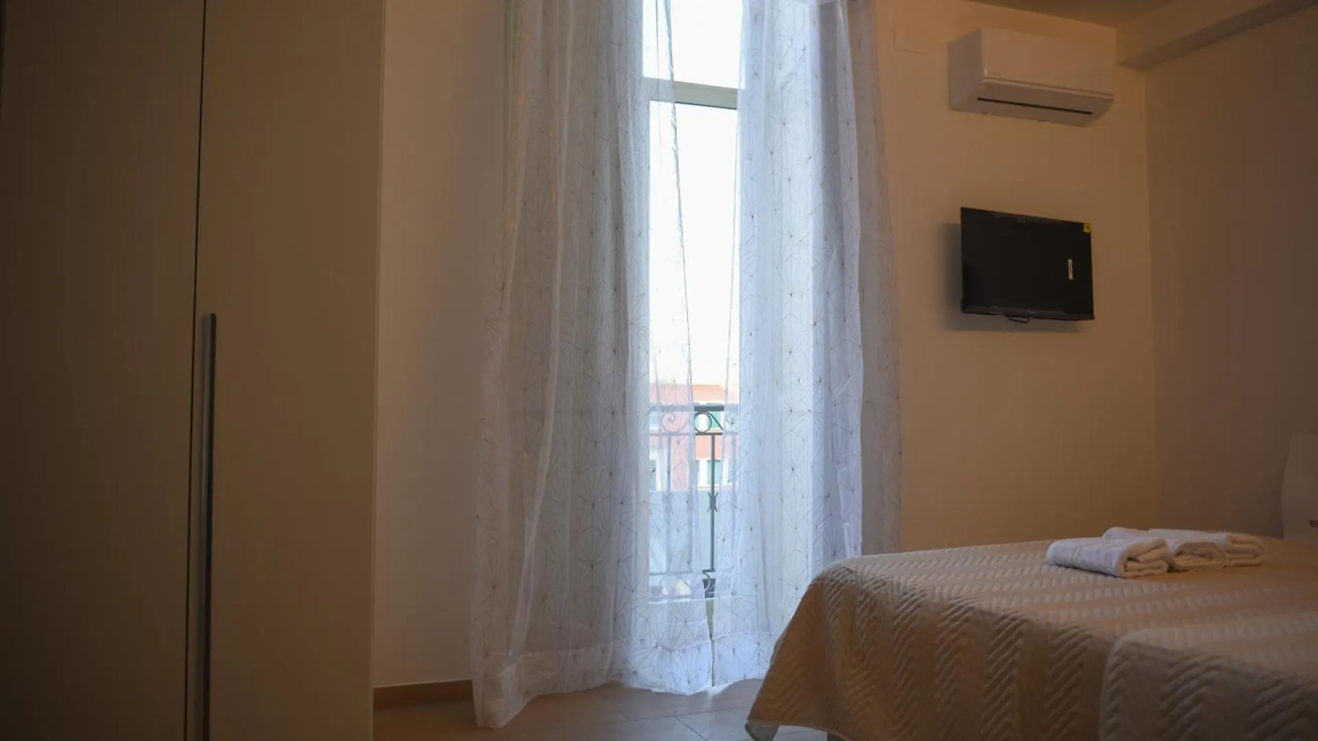 Napoli Central Gate Bed & Breakfast
